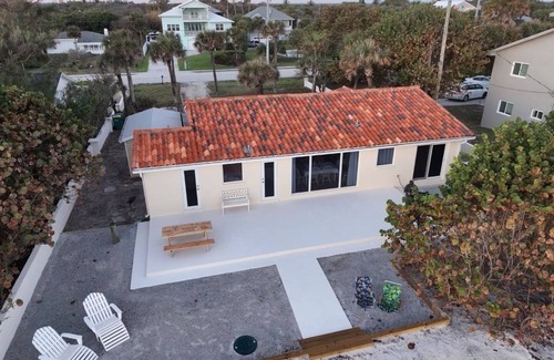 Floridana Beach House | Turtle Nest Beachfront Cottage - Rated 10/10 with Pool & Views