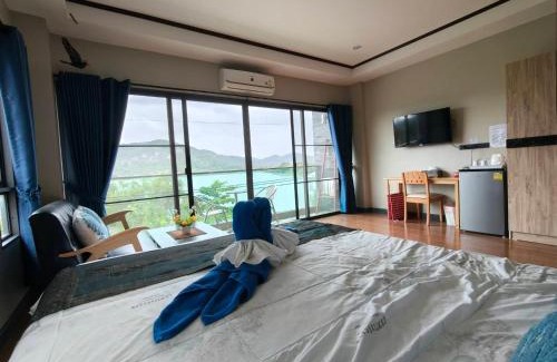 Khao Tao House | Budget-Friendly Turtle Nest: Family-Ready with Kitchen