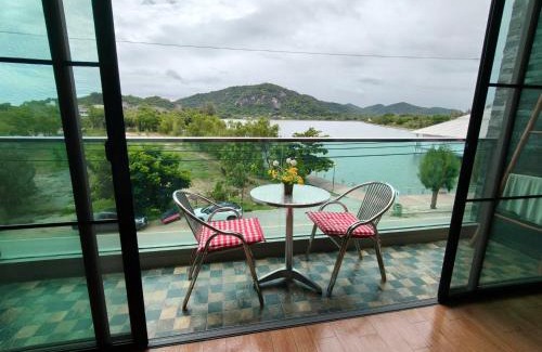 Khao Tao House | Budget-Friendly Turtle Nest: Family-Ready with Kitchen