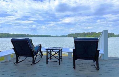Prosperity House | Discover Turtle Town Bungalow on Lake Murray - Pet Friendly!