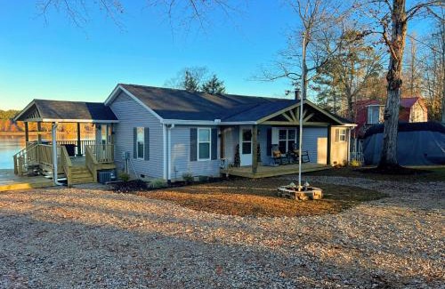 Prosperity House | Discover Turtle Town Bungalow on Lake Murray - Pet Friendly!