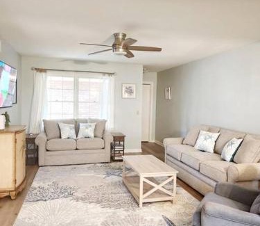 Jekyll Island House | Pet-Friendly Turtle Tracks B: Perfect for Family Getaways