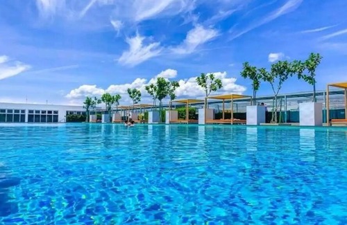 Downtown Kota Kinabalu Apartment | Unforgettable Stay at Tusak Home 1BR, Pool & Breakfast!