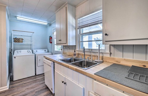 Forest Lake House | Ideal Tuscaloosa House Near Coleman Coliseum & Spa