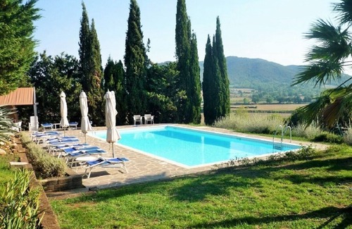 Gavorrano Apartment | Idyllic Ravi Apartment with Pool & Ocean Views Near the Sea