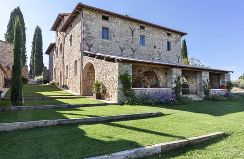 Sarteano Villa | Discover Tuscan Dream Home with Private Pool & Breakfast