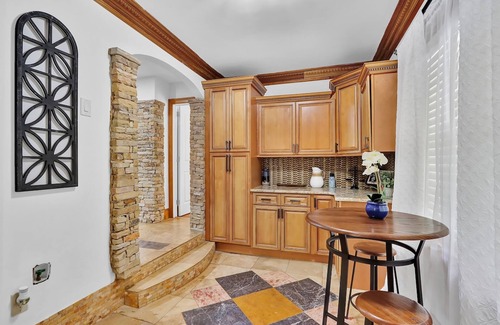 North Brookhaven House | Discover Tuscan Dreams: Pet-Friendly & Family Welcoming Stay