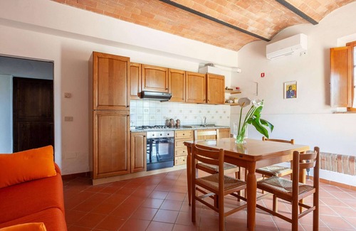 Peccioli House | Peaceful Tuscan Farmhouse with Pool Near Beautiful Lakes
