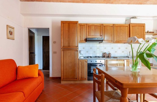 Peccioli House | Peaceful Tuscan Farmhouse with Pool Near Beautiful Lakes