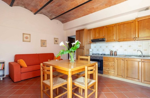 Peccioli House | Peaceful Tuscan Farmhouse with Pool Near Beautiful Lakes