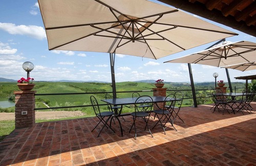 Peccioli House | Peaceful Tuscan Farmhouse with Pool Near Beautiful Lakes