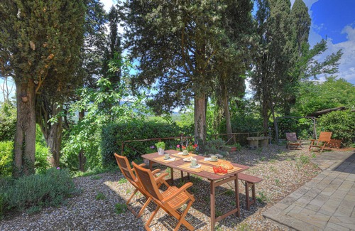 Rignano sull'Arno House | Idyllic Rignano Home in Tuscany with Spa & Breakfast
