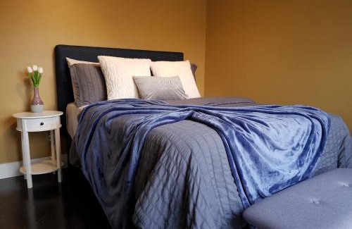 Tuscany House | Welcoming Tuscan Ridge Homestay in Calgary West