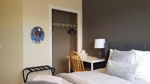Tuscany House | Welcoming Tuscan Ridge Homestay in Calgary West