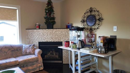 Tuscany House | Welcoming Tuscan Ridge Homestay in Calgary West
