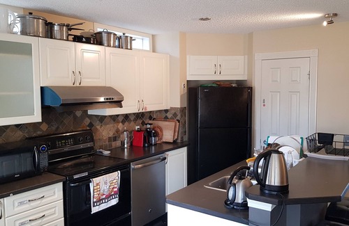 Tuscany House | Tuscan Ridge Guesthouse Calgary West