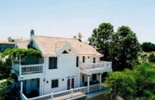 Givat Nili House | Elegant Tuscan-Style Villa with Pool and Kitchen Amenities