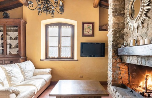 Cascine-La Croce Villa | [Tuscan Villa] Fireplace, WiFi, Stream and Private Forest