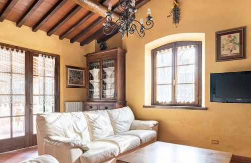 Cascine-La Croce Villa | [Tuscan Villa] Fireplace, WiFi, Stream and Private Forest