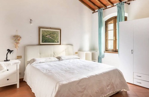 Cascine-La Croce Villa | [Tuscan Villa] Fireplace, WiFi, Stream and Private Forest