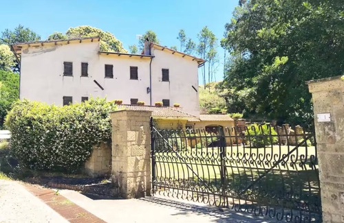 Sorano Villa | Tuscan villa with garden near Saturnia