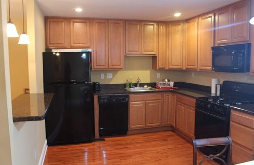 Eastwick House | Cozy Tuscany 2900: Italian Home with Deck & Spa Amenities