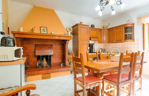 Chianni House | Pet-Friendly Retreat at Belvilla by OYO La Casa dei Nonni