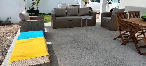 Calodyne Villa | Discover Tush Villa: Modern Retreat with Pool & Family Fun