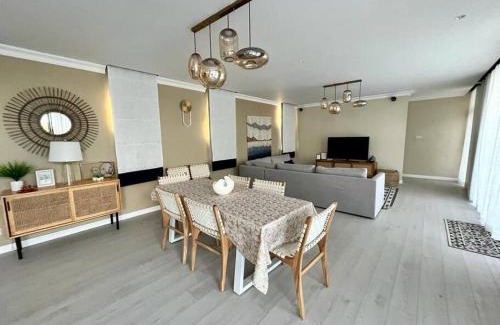 Calodyne Villa | Discover Tush Villa: Modern Retreat with Pool & Family Fun