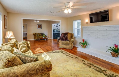 Macon County House | Ideal Tuskegee Countryside Retreat with Family-Friendly Amenities