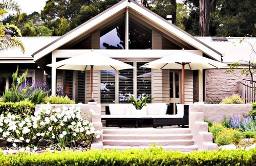 Merricks North House | Exceptional Tussie Mussie Vineyard Retreat with Kitchen