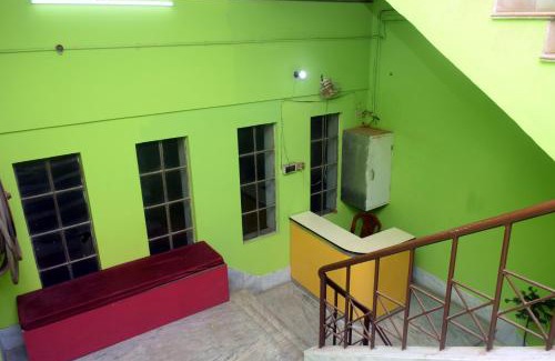 Kolkata House | Accessible Comfort at Tusthi Banquets with Great Reviews