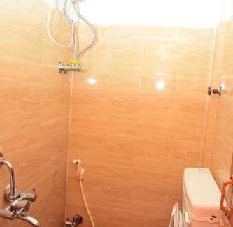 Kolkata House | Accessible Comfort at Tusthi Banquets with Great Reviews
