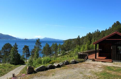 Halsa Municipality Cabin | Discover Tustna Ladestasjon with Ocean Views & Breakfast