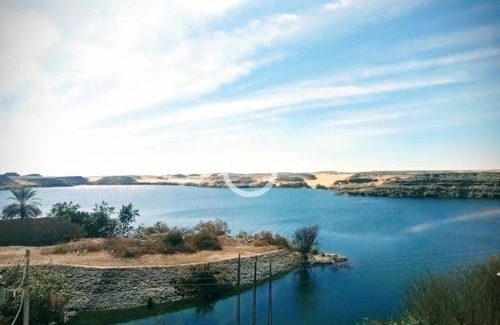 Abu Simbel Apartment | Discover Tut Amun: Oceanfront Stay with Hot Tub & Breakfast