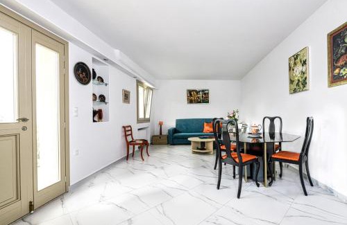 Karvelas Apartment | Discover Tutti Fruti: Family-Friendly Stay with Top Ratings