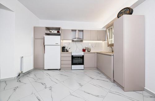 Karvelas Apartment | Discover Tutti Fruti: Family-Friendly Stay with Top Ratings