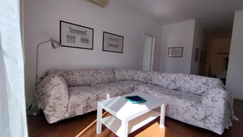 Sturla Apartment | Explore Comfort at Tutto intorno a te - Family Friendly Stay
