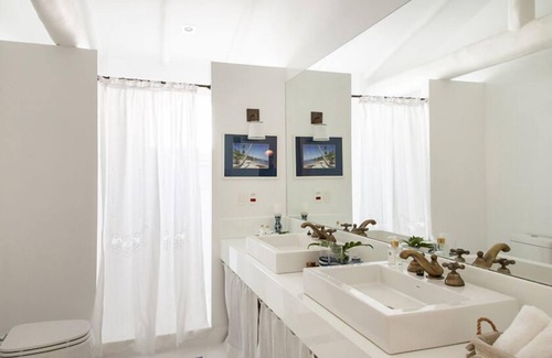 Praia Grande Hotel | Exclusive TW Guaimbê Suites: Ocean Views & Spa Retreat