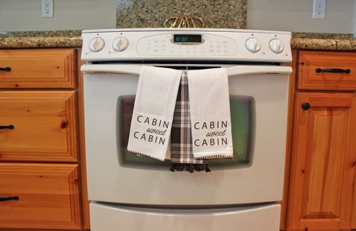 Twain Harte House | Twain Harte Getaway: Pet-Friendly with Pool & Lake View