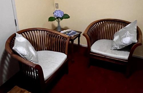 Hamilton Lake House | Discover Twee Tuis: Guest Rated 9.5 & Delicious Breakfast