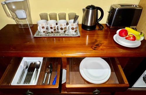 Hamilton Lake House | Discover Twee Tuis: Guest Rated 9.5 & Delicious Breakfast