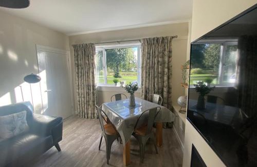 Peebles Apartment | Guest Rated: Tweed Green Holiday Let with 9.8 Score
