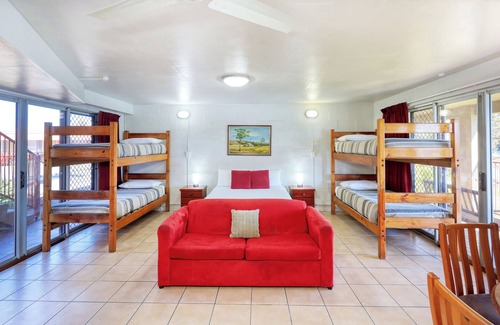 South Murwillumbah Hotel | Cozy Tweed River Motel with Pool and Breakfast Included
