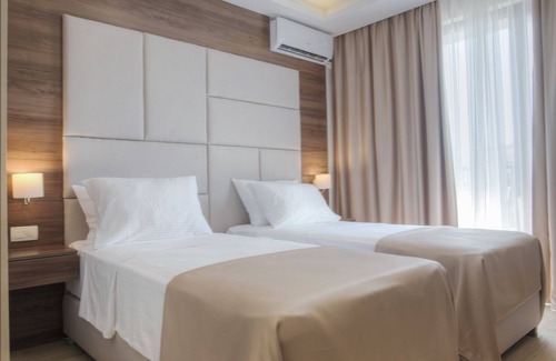 Bijeli do Hotel | Elegant Twelve by Aycon: Top Rated with Pool & Dining