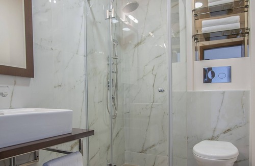 Bijeli do Hotel | Elegant Twelve by Aycon: Top Rated with Pool & Dining