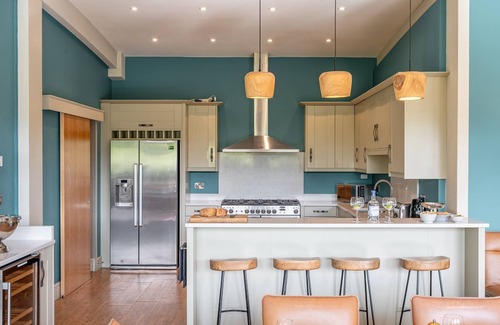 Richmond Cottage | Spacious Twenty One Lodge for Families with Breakfast Included