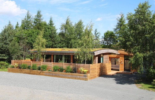 Richmond Cottage | Spacious Twenty One Lodge for Families with Breakfast Included