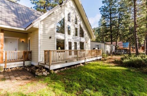 Leavenworth House | Pet-Friendly Retreat at Twenty Pines - Rated 8.9/10