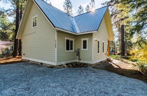 Leavenworth House | Pet-Friendly Retreat at Twenty Pines - Rated 8.9/10